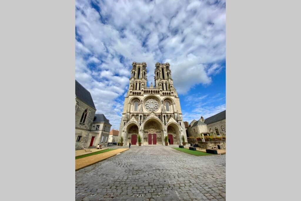 Appartement Jolie Vue Laon Exterior photo