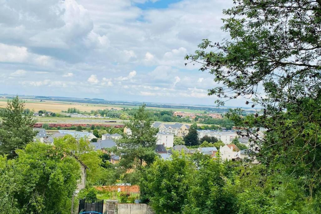 Appartement Jolie Vue Laon Exterior photo